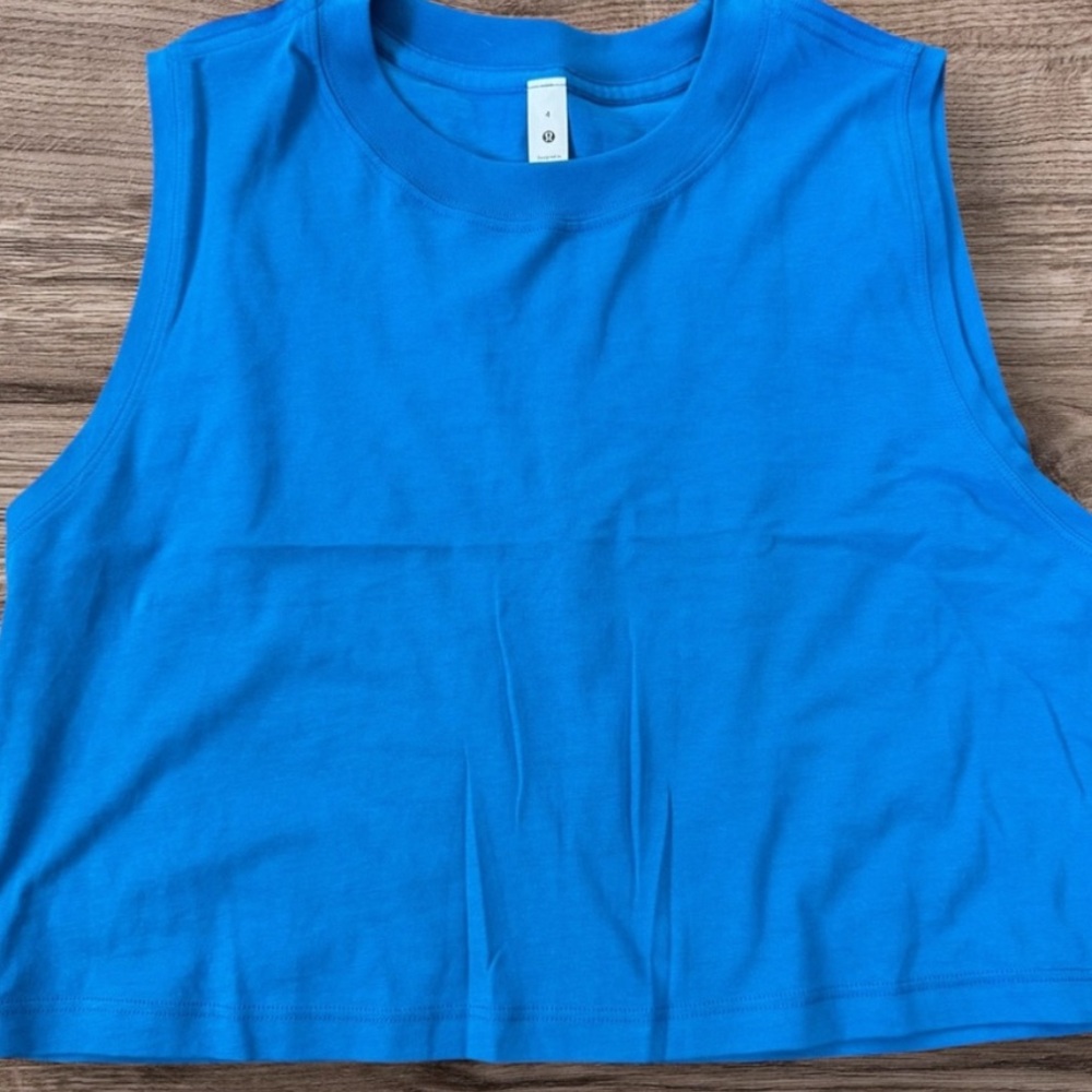 Lululemon cropped tank top size 4 poolside blue